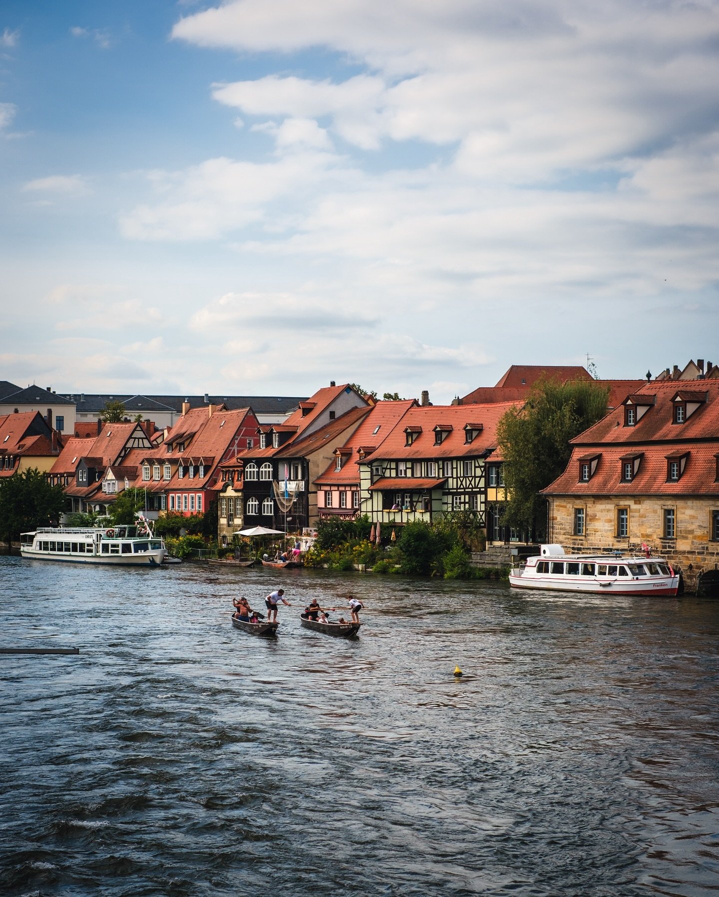 Aufw&auml;rmprogramm zum #Fischerstechen auf der Bamberger #sandkerwa schon in vollem Gange 🧜
Und die Kleinen wie immer ganz gro&szlig; mit dabei 💪

Festabzeichen schon bereit?

Auf geht&rsquo;s in die Festwoche 🥳

Taggt @igersbamberg f&uuml;r Eur