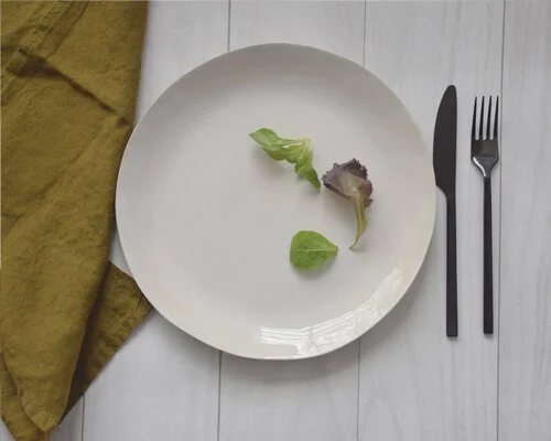 plato llano en blanco