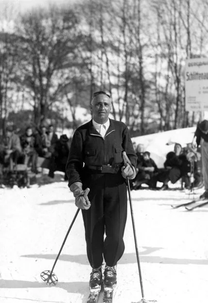 Rudolf Kastner war auch ein begeisterter Skiläufer. Auch seine Frau Stefanie lernte Skifahren. Foto um 1935 zur Verfügung gestellt von Familie Dittrich