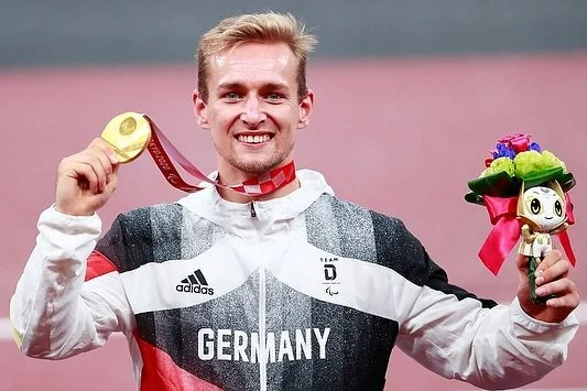 4️⃣ years ago today, I achieved one of my greatest accomplishments🥇

Wining the medal I&rsquo;m most proud of:
Paralympic Gold in the 400 meters at my second Games in Tokyo. 🇯🇵
It meant the world to me &ndash; and lifted a huge weight off my shoul