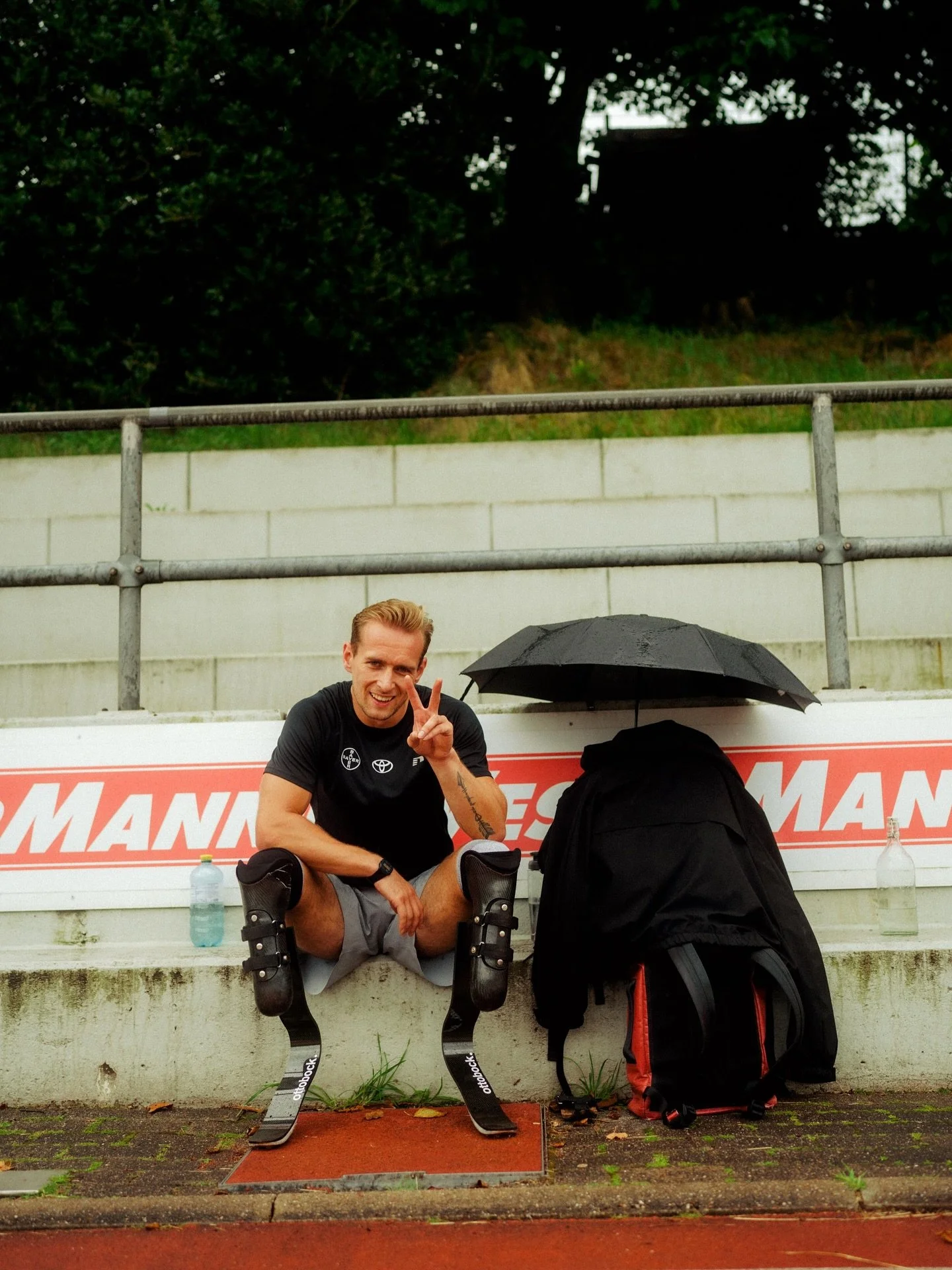 Hard weeks of training in the pouring rain haven&rsquo;t wiped the smile off my face ⛈️
Now I&rsquo;m looking forward to 400 meters in the sunshine this weekend &ndash; and then it&rsquo;s off to training camp! 💪

📸 @torbenfla (1), @hannielhu (2)

