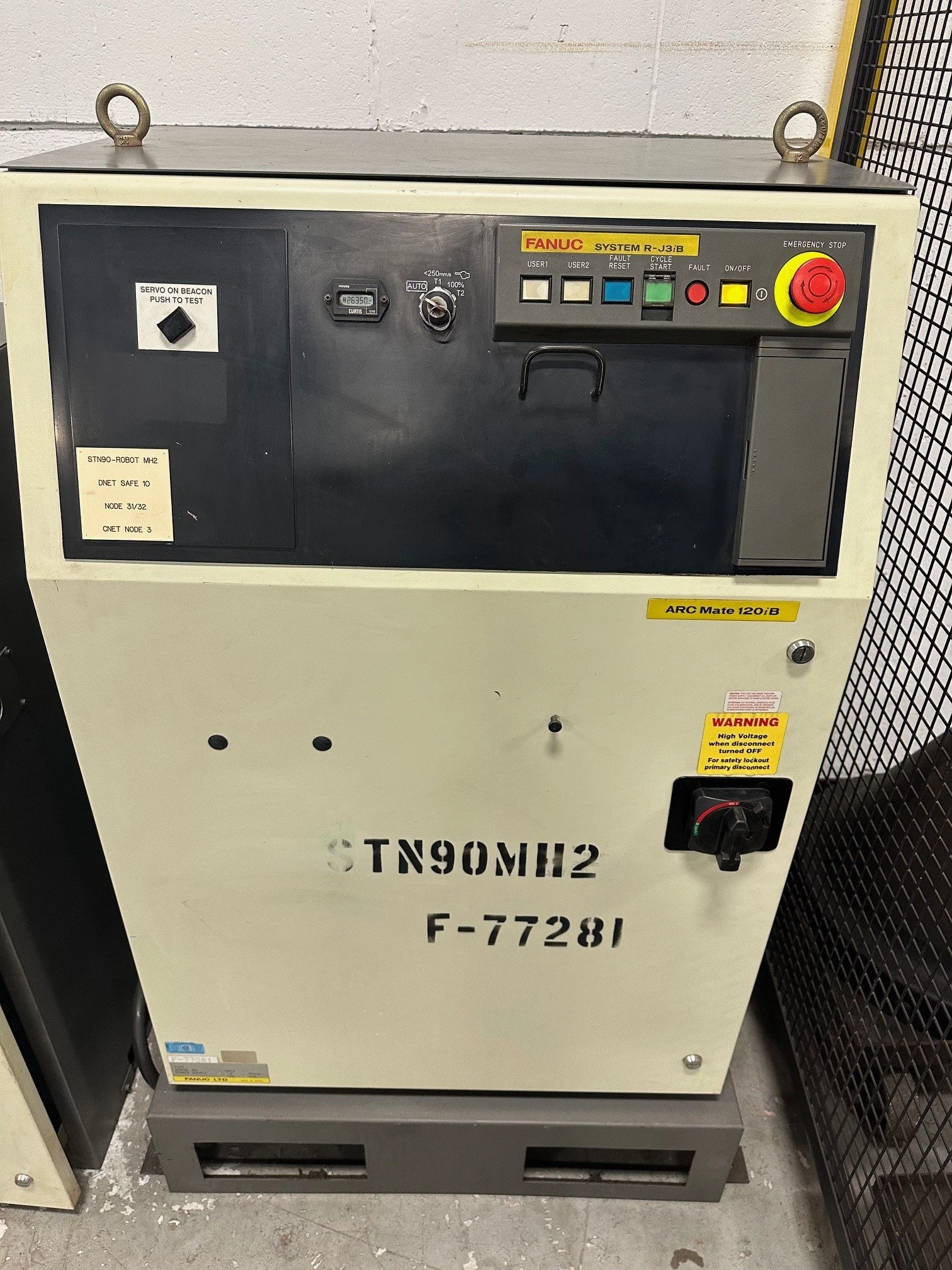 Robot 3_Controller Outside.jpg