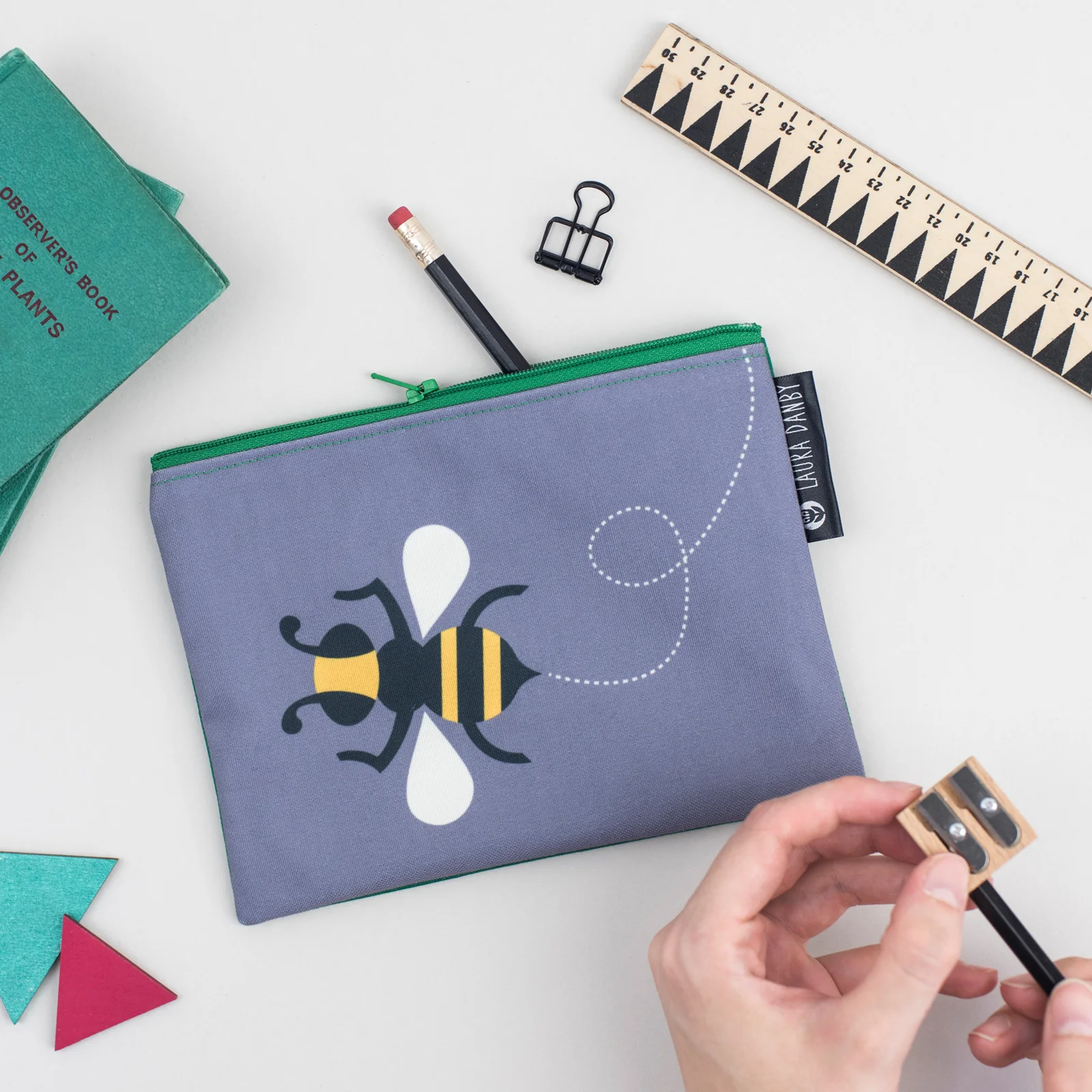 Bee-Purse-Front5-LauraDanby.jpg