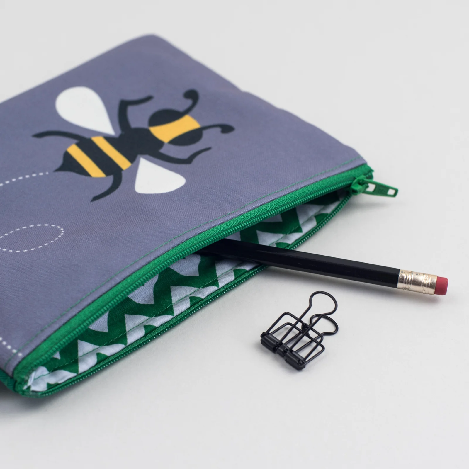 Bee-Purse-Front3-LauraDanby.jpg