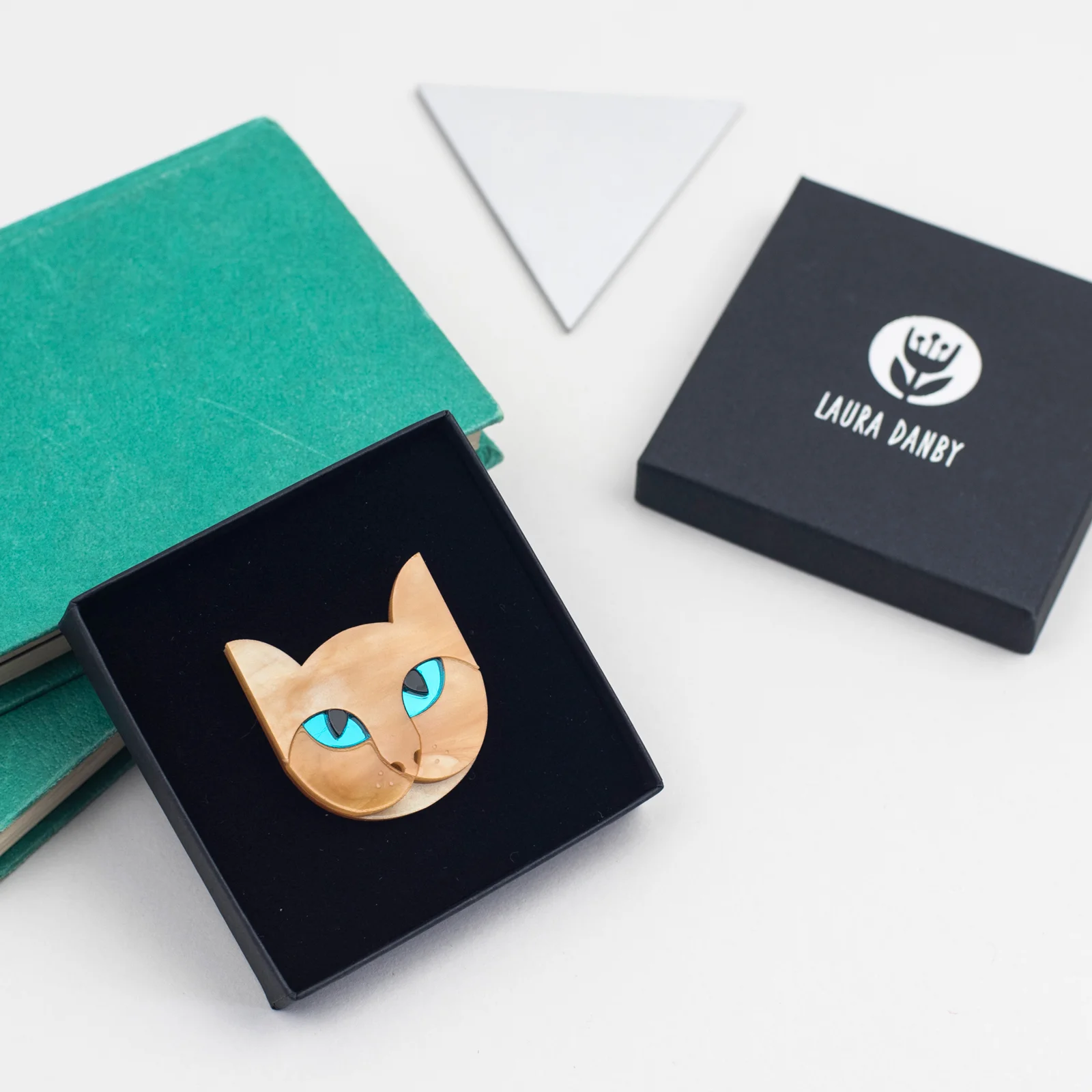 Ginger-Cat-Brooch2-LauraDanby.jpg
