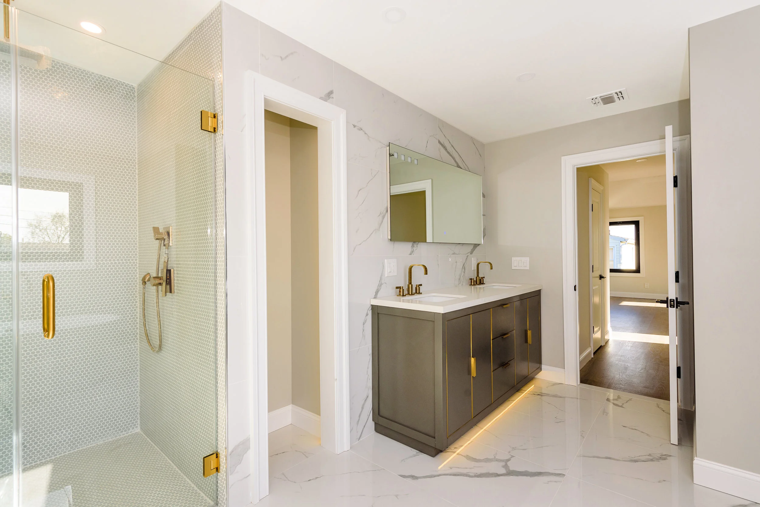 013_Master Bathroom .jpg
