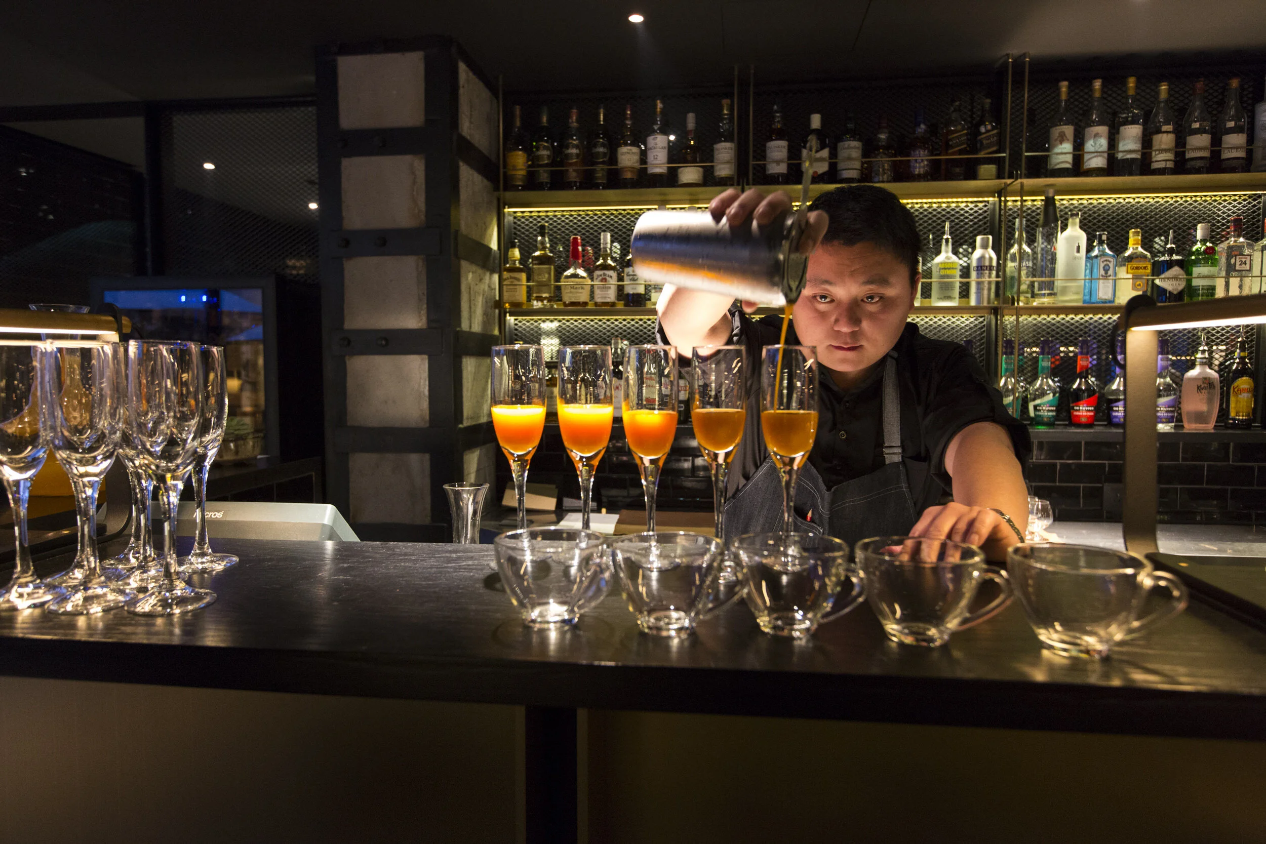  préparation de cocktails au comptoir 