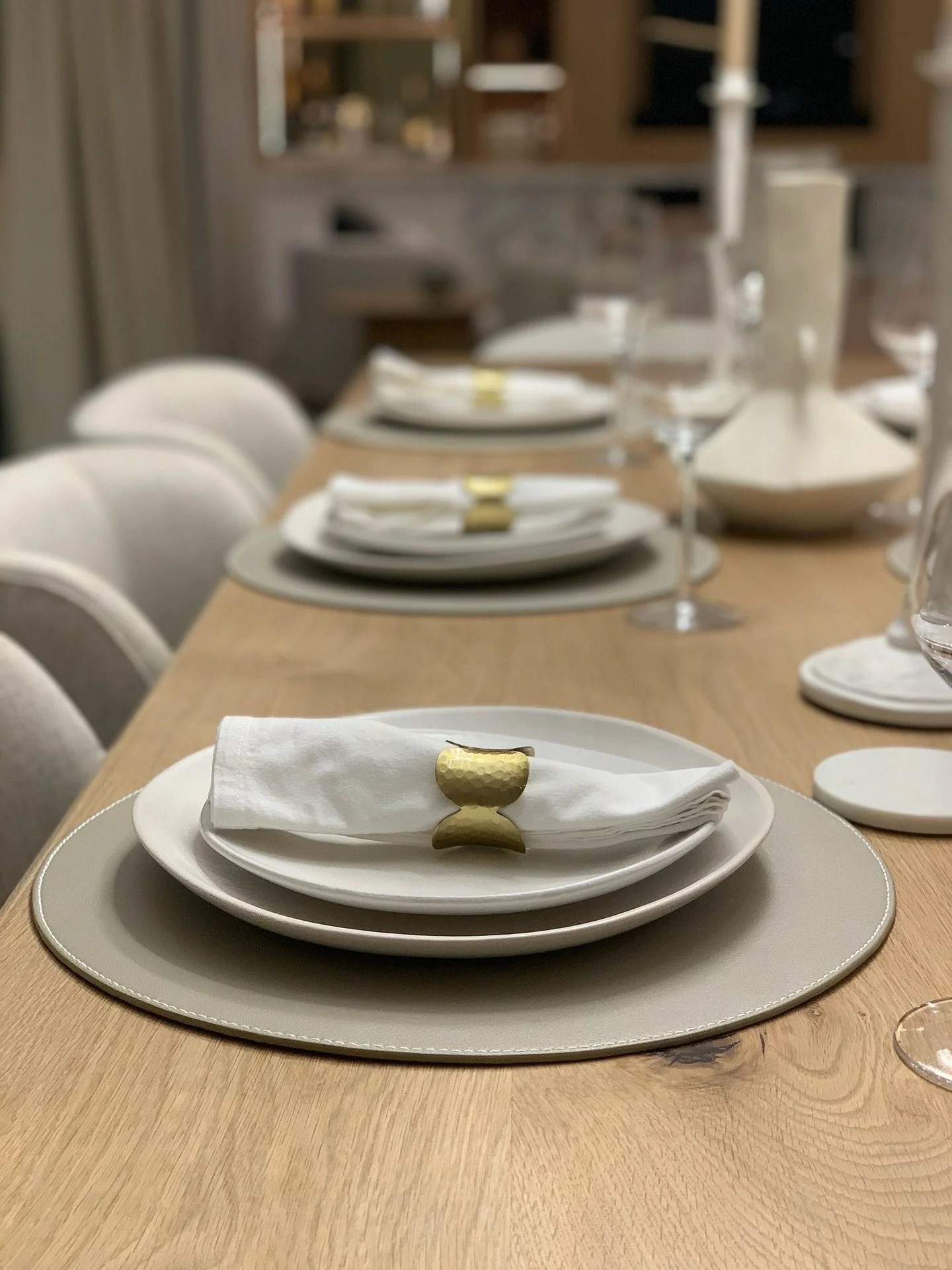C A N D L E  L I G H T &mdash; 

A always say feasting includes the eyes. A beautifully laid table just adds to the joy of a great meal. 

Hospitality and hosting friends and family is often a priority for our clients.  We love selecting the crockery