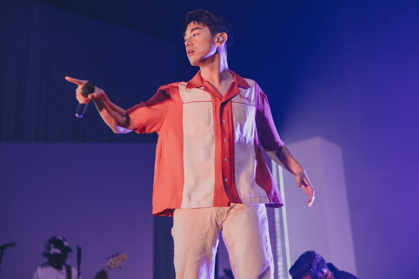 it&rsquo;s always a blast getting to capture @ericnam, i swear each time he comes back home to atlanta, each show just gets better and better.
 #EricNam #HouseOnAHill #Atlanta #SupportLocal