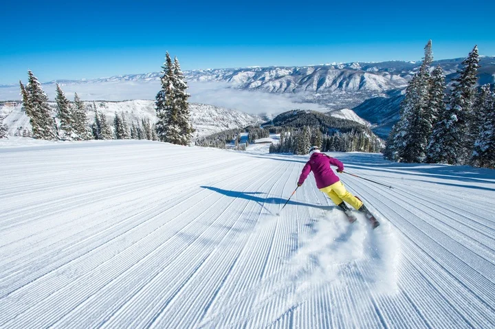st-regis-aspen-winter-ski-2-15-A-111_720x479_72_RGB.jpg