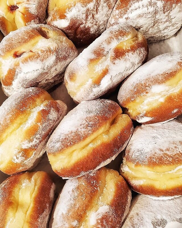 🤤 The best part about the best holiday. Convince me I'm wrong. Actually donut even waste your time. 🍩 #happychanukah #sufganiyot