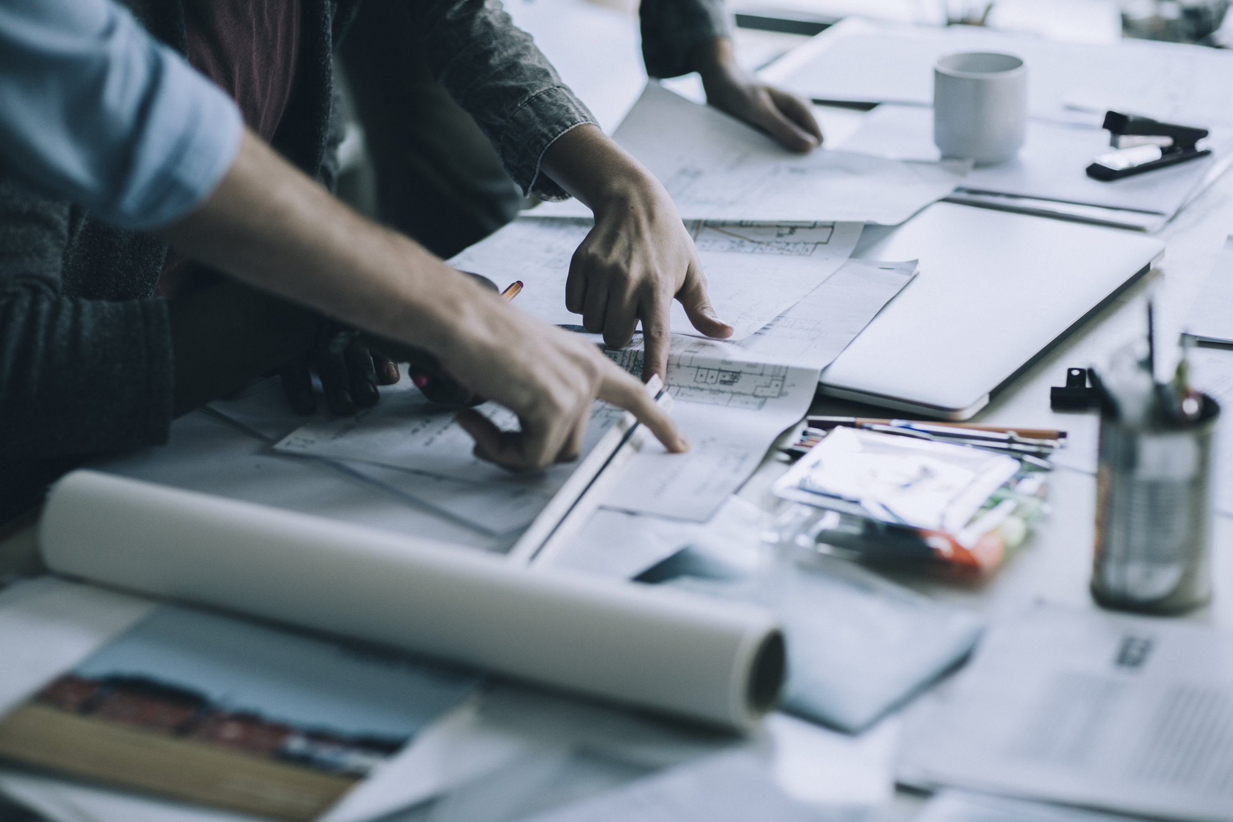 I15_Architects-working-together-625937646_5760x3840.jpeg