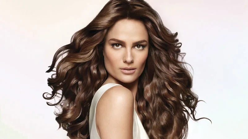 satinique krásné vlasy animakeup