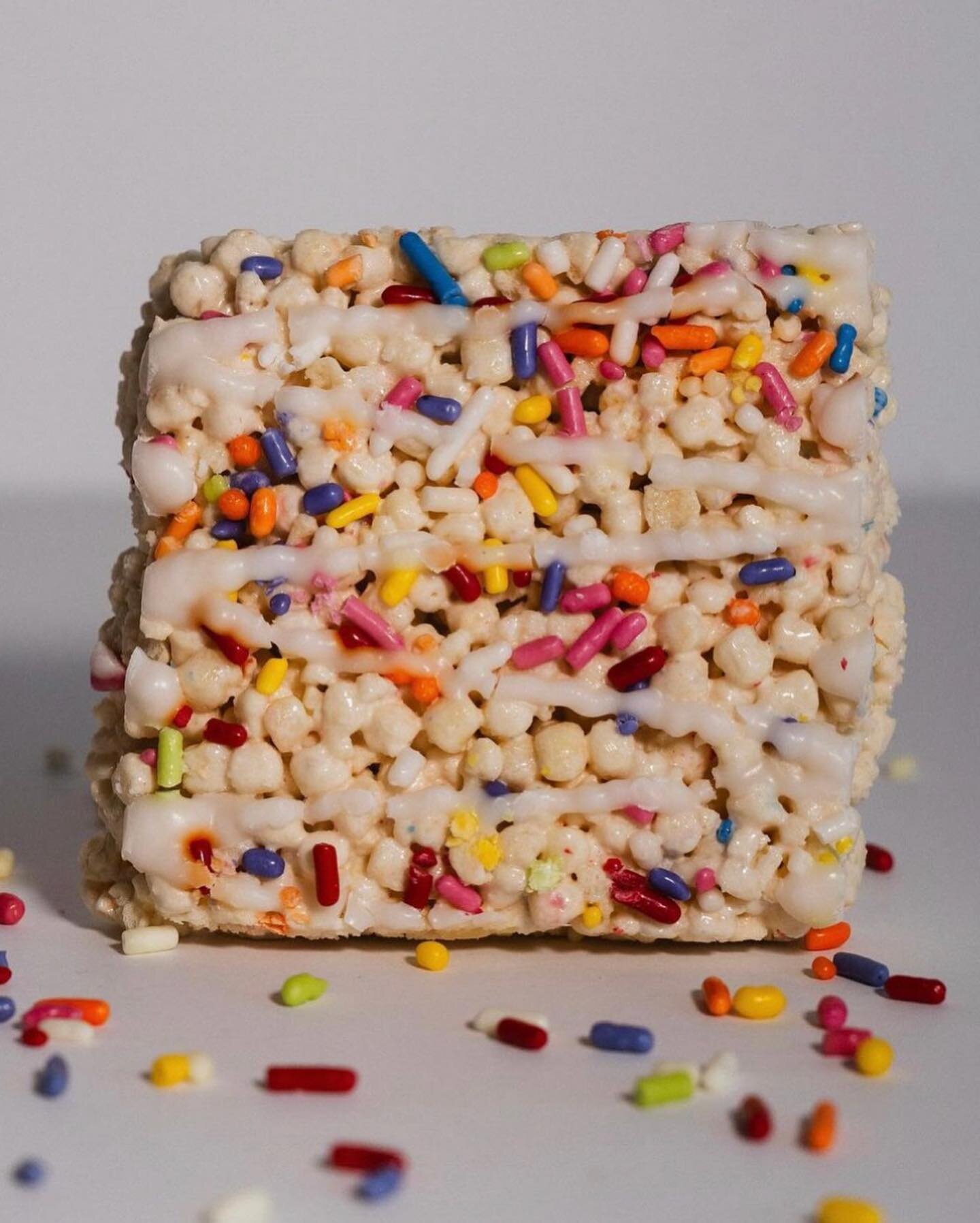 Welcome to the Supernatural fam, @promix 🎉! We&rsquo;re so excited to introduce our community to their brand new Birthday Cake Protein Puff Bar, proudly featuring Rainbow Softies. Promix&rsquo;s reputation for ingredient integrity and highest-qualit