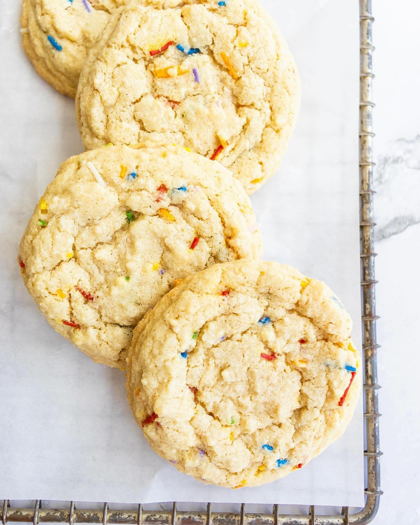 The food writers of @nytcooking have NOT been kind to naturally dyed sprinkles. From @juliamoskin recommending against them in all her confetti recipes, to the notorious Funfetti Explosion article that essentially proclaimed they were useless, these 