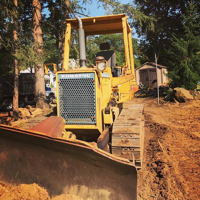 Vehicle of change.
#newenglandlandscaping #dozer #backyardproject #oakwoodslandscaping #makeitbeautiful #makeituseful