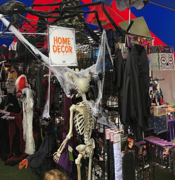 Have you decorated your home/office yet 👹? We have PLENTY of decorations to make your home/office ready for HALLOWEEN 👻👽🤡🤖