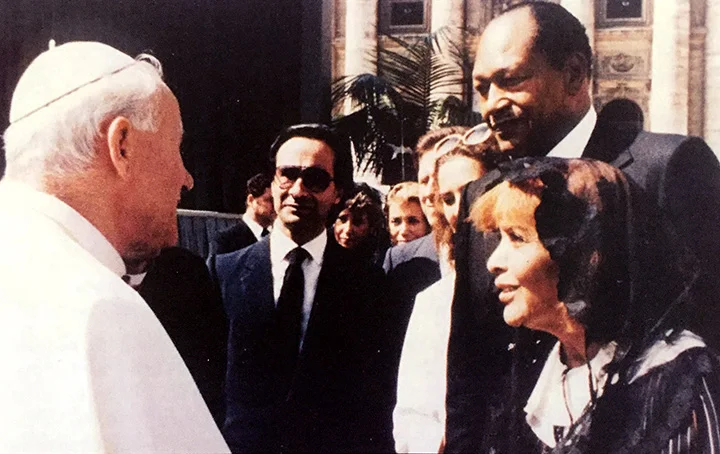 Pope John Paul II greets the Mayor and Mrs Bradley at the Vatican.