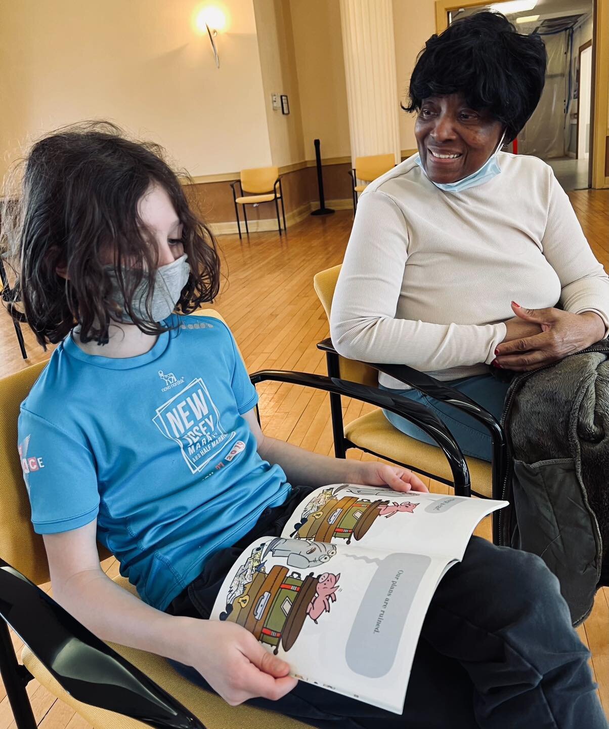 Bridging the gap between generations one book at a time! Our intergenerational learning program fosters connections, empathy, and understanding across generations! #intergenerationallearning #readingwithgrands #hudsonlabschool #communityconnections #