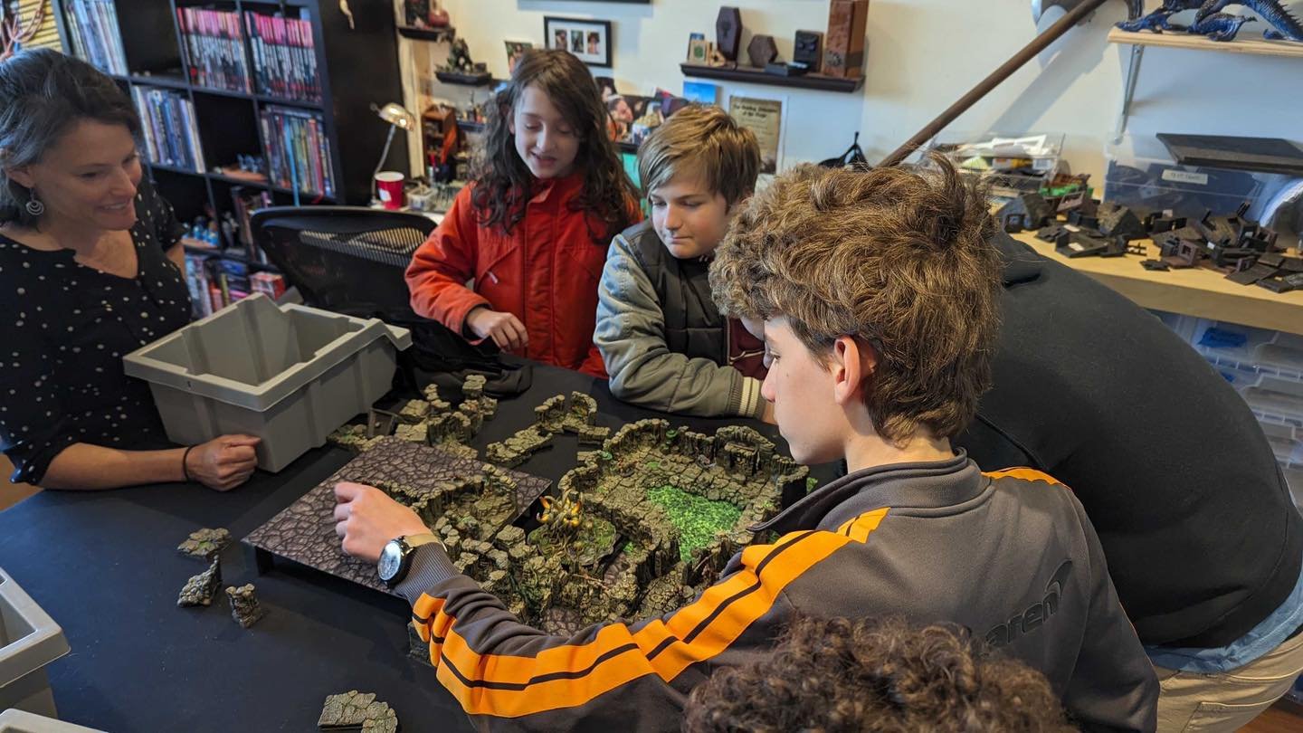 Huge Shout out to Nate and @dwarvenforgeofficial for hosting our middle schoolers. Students collaborated to build a dungeon adventure while learning about Dwarven Forges creative process!  #hastingsonhudson #hudsonlabschool #handsonlearning #middlesc