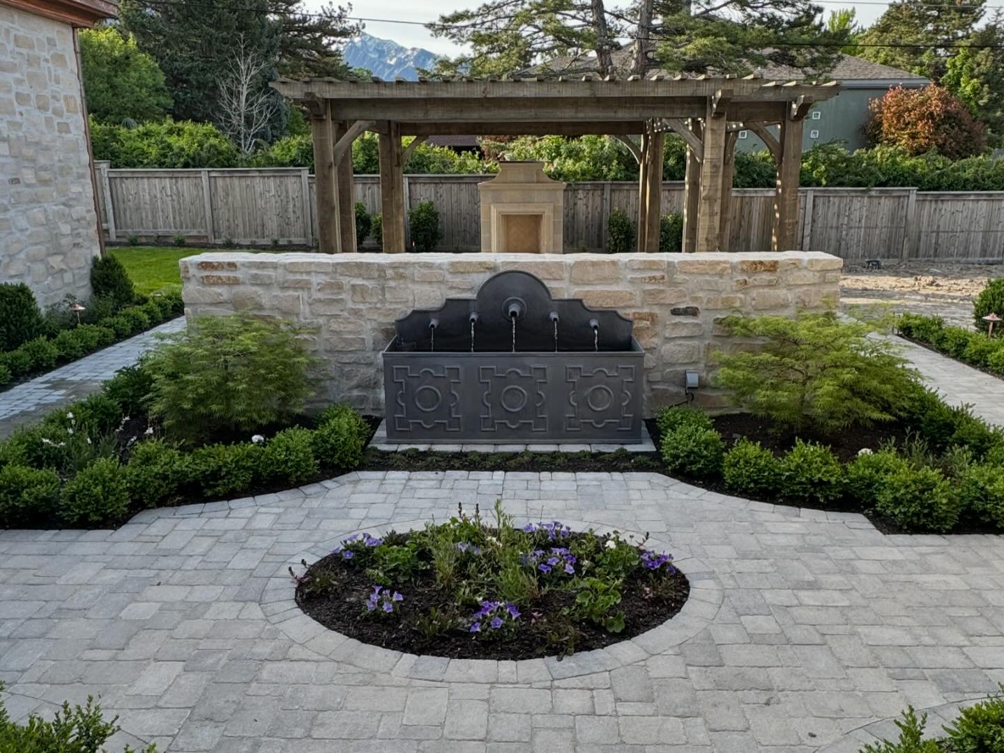 We are getting close to completing this beautiful new landscape for our clients in the Holladay area of Salt Lake City. Check out our story for a quick walk through of this project! 

Landscape Design by our talented @simschwobe , Landscape and hards