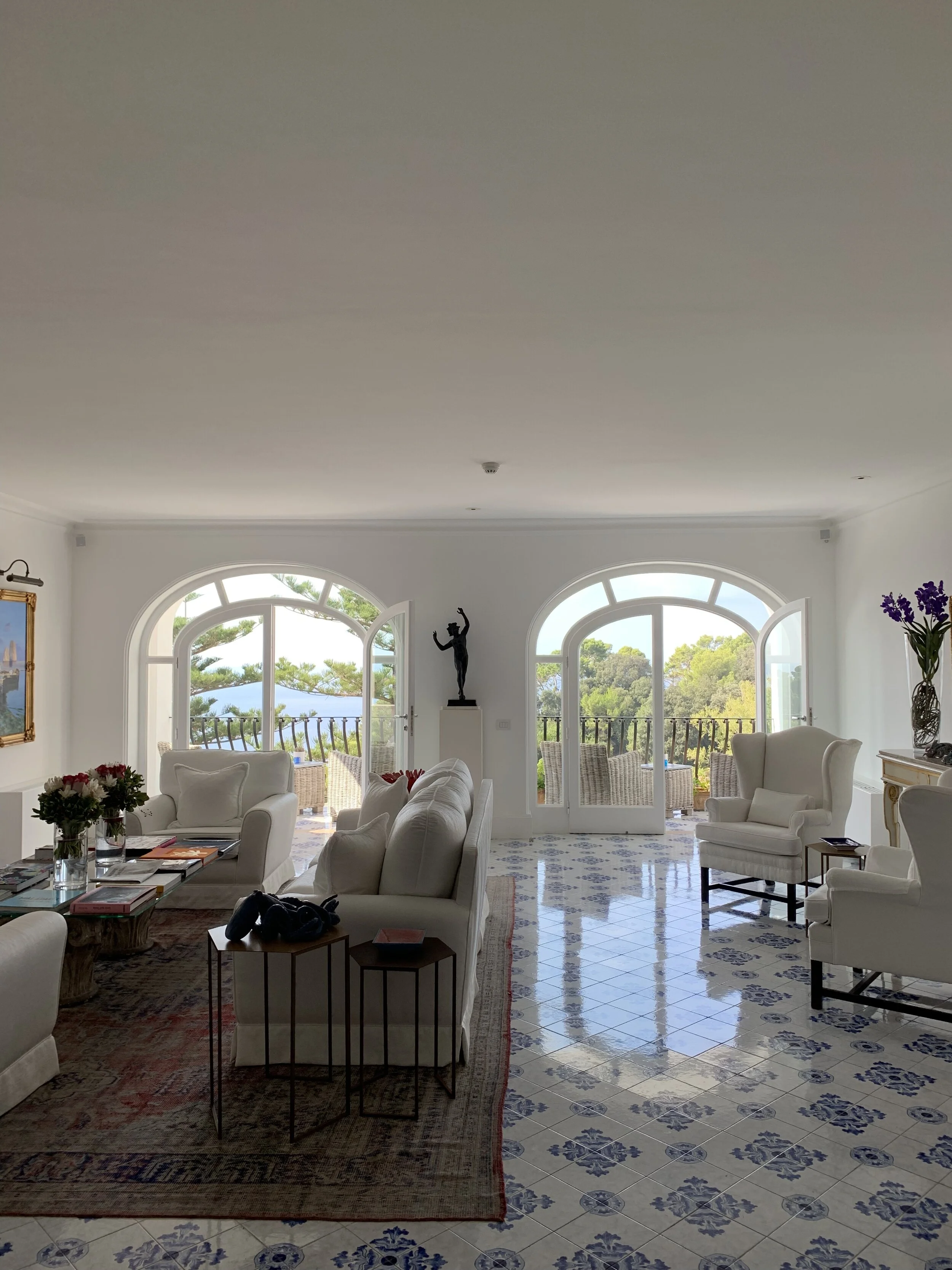 Lobby and bar area of La Minerva