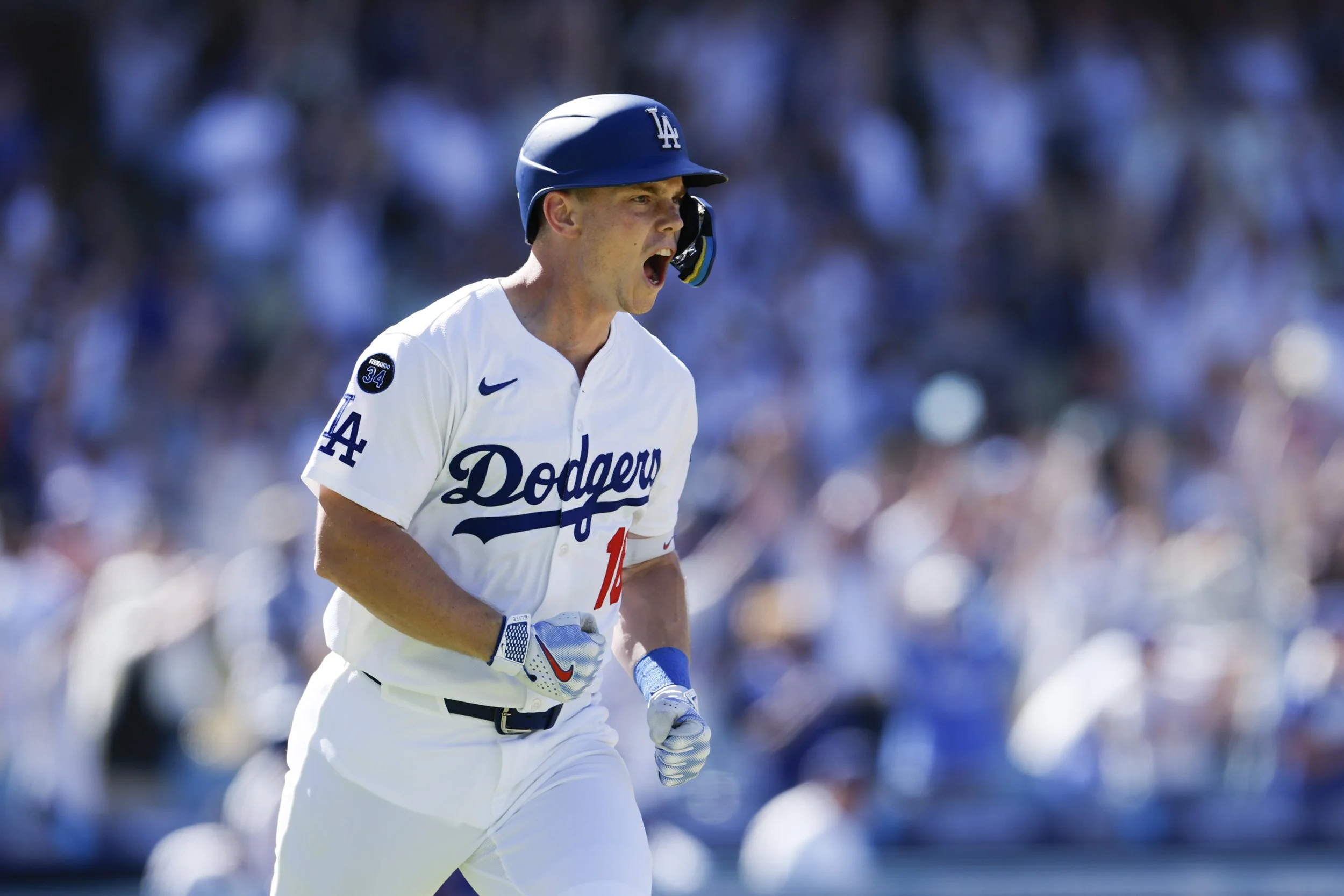  Los Angeles Dodgers catcher Will Smith (16) celebrates a home run at the bottom of the 9th to clinch a win at the game between the Arizona Diamondbacks and the Los Angeles Dodgers at Dodger Stadium on Sunday, Aug. 31, 2025 in Los Angeles, Calif. 
