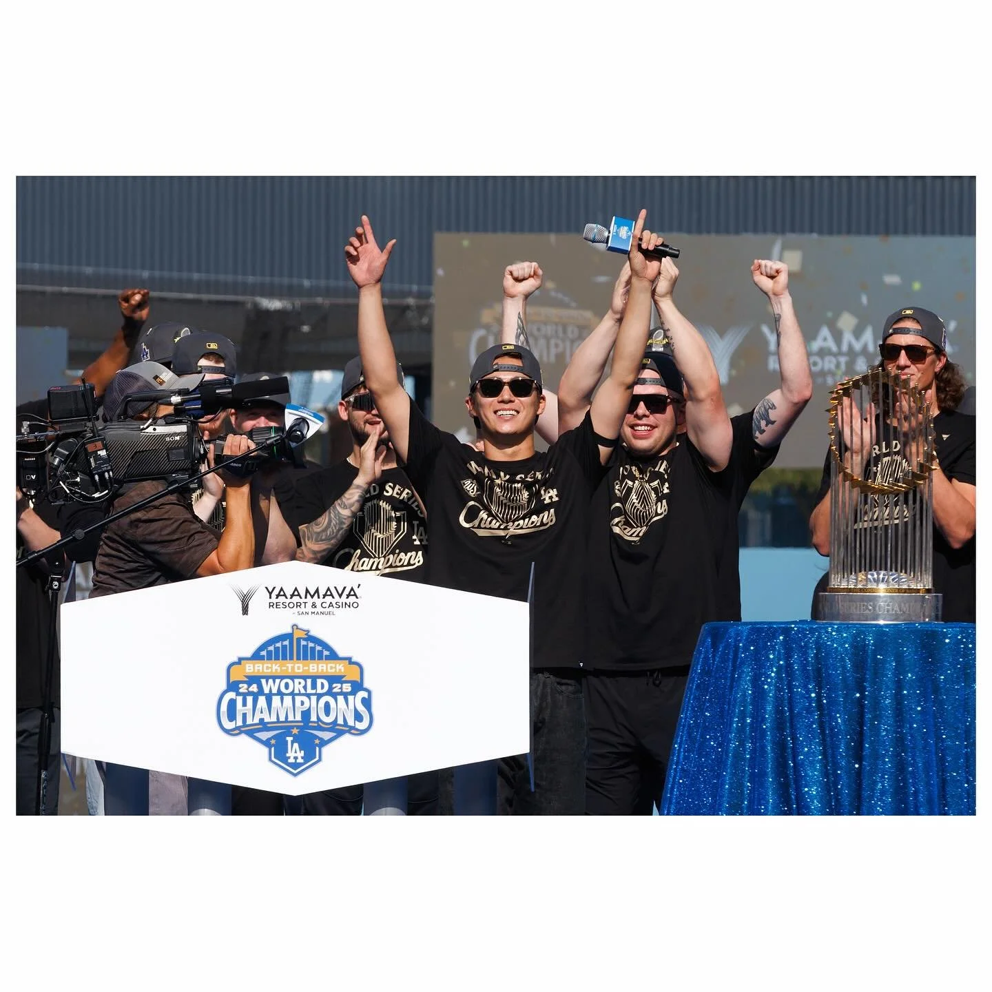 @dodgers Victory Celebration part 1 ⚾️ 

@latimes 

#dodgers #baseball #worldseries #champions #dodgersstadium