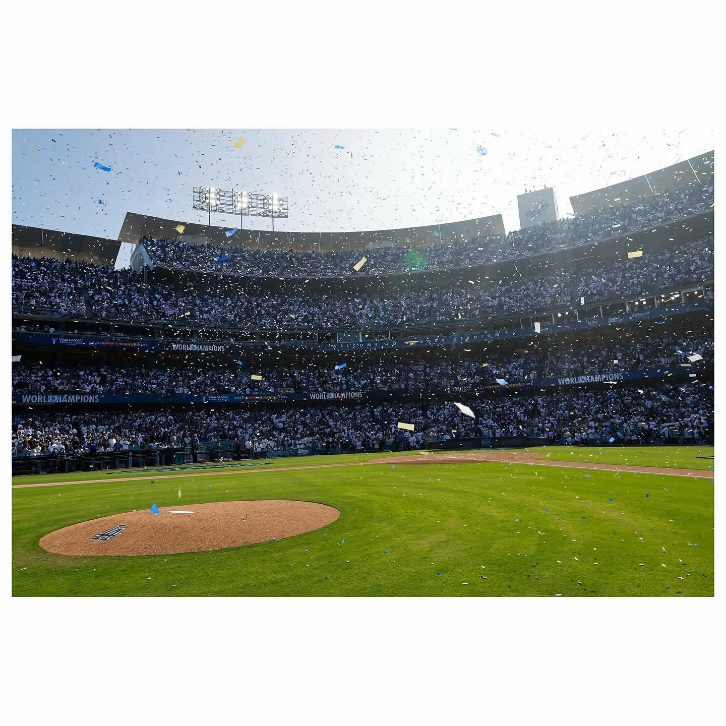 @dodgers Victory Celebration part 2 ⚾️ 

@latimes 

#dodgers #baseball #worldseries #champions #dodgersstadium