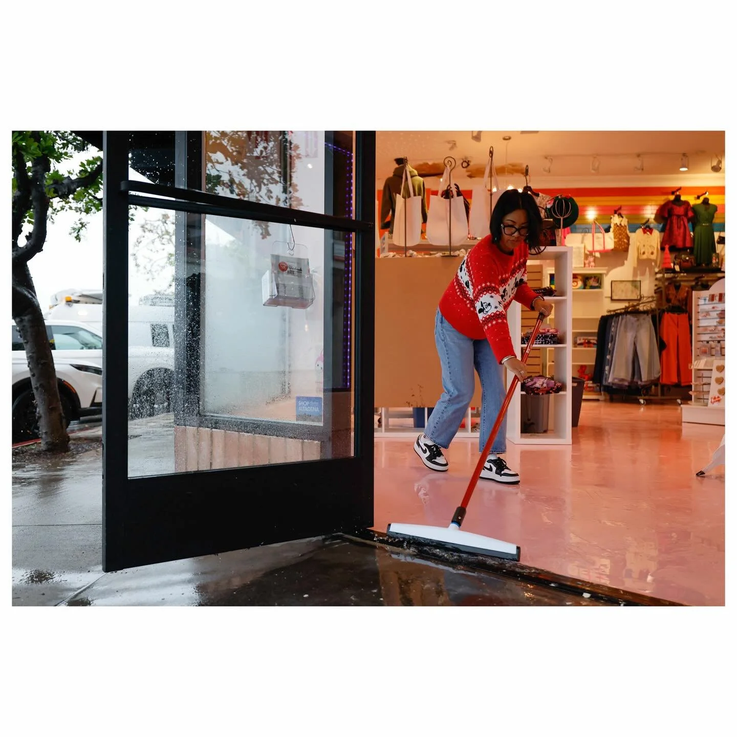 LA atmospheric river 🎄 Flood watch as the greater LA area is hit with heavy rains. 

@californiapost 

#weather #photojournalism #flood #rain #news