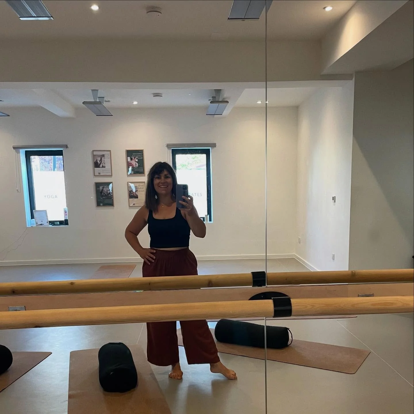 Matchy matchy with the mats and props this evening. Adding in a couple of extra sessions to this week. 

Monday - covering pregnancy yoga @pausestudiolondon for @cher_dance_alchemy 6.15-7.30pm

Tuesday- postnatal yoga with babies @e7movement 10-11am
