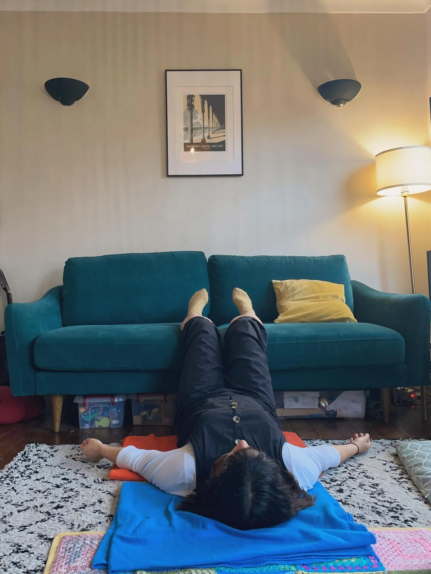 After two wonderful baby massage sessions at home so far today, I hit the deck. Thanks @fernrossyoga for the reminder last week of how important a bit of legs up the wall is. 

We will 100% be taking this pose during my new online only mini series st