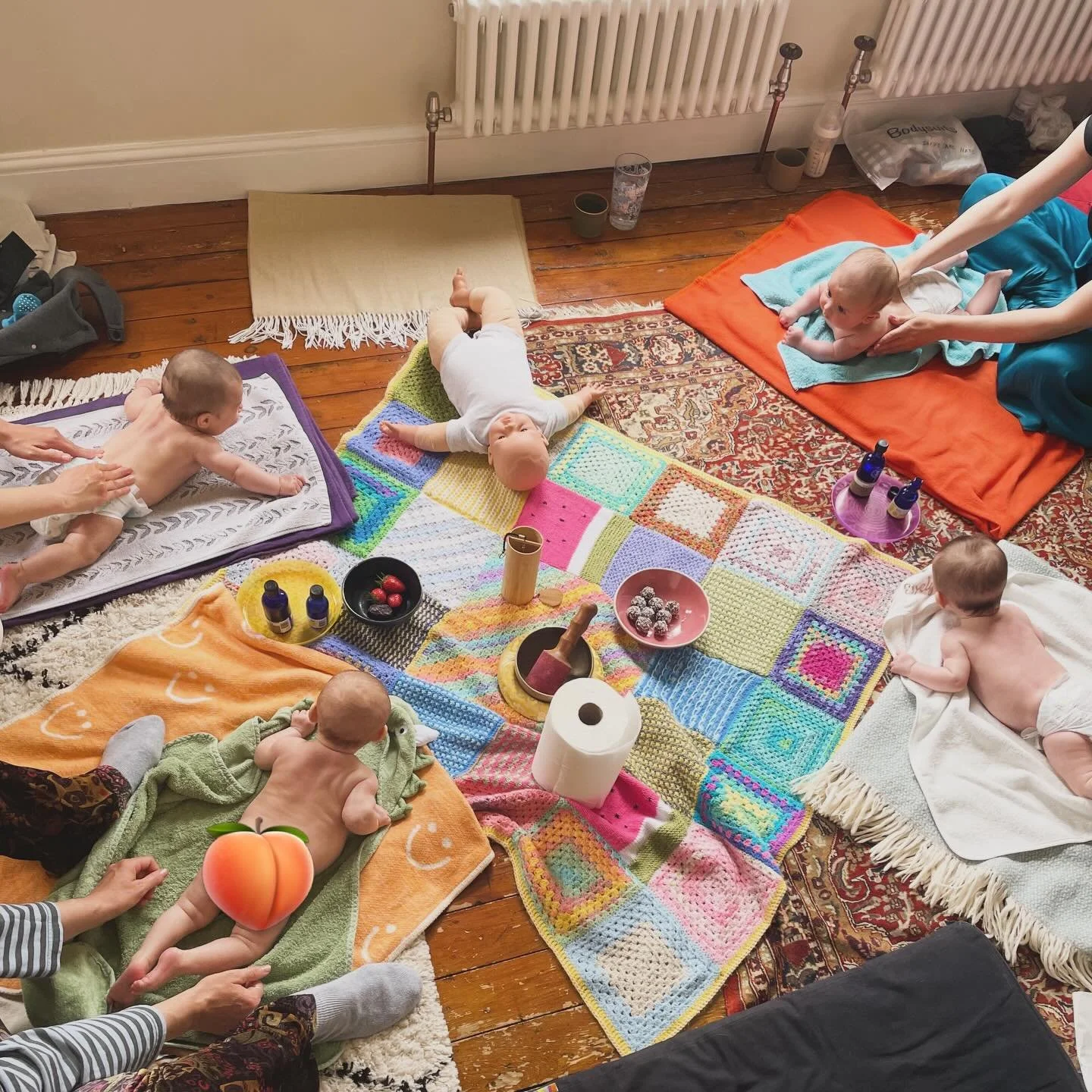 The babes all loving being on their tummies this week at baby massage. It&rsquo;s week 3, when we focus on tummy massage and all things to aid the digestion, so it was a bit of a surprise that everyone spontaneously wanted some actual tummy time. 

W