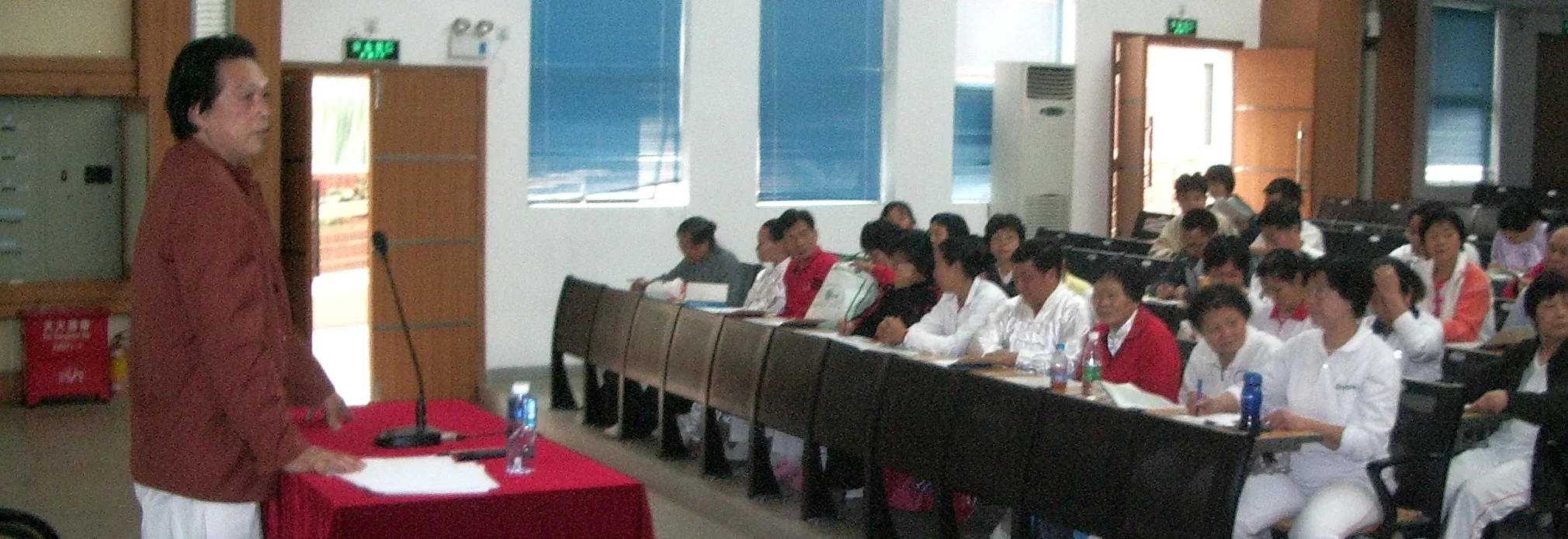 《道德经》与修身吐纳的传统感念讲座。(2006年)