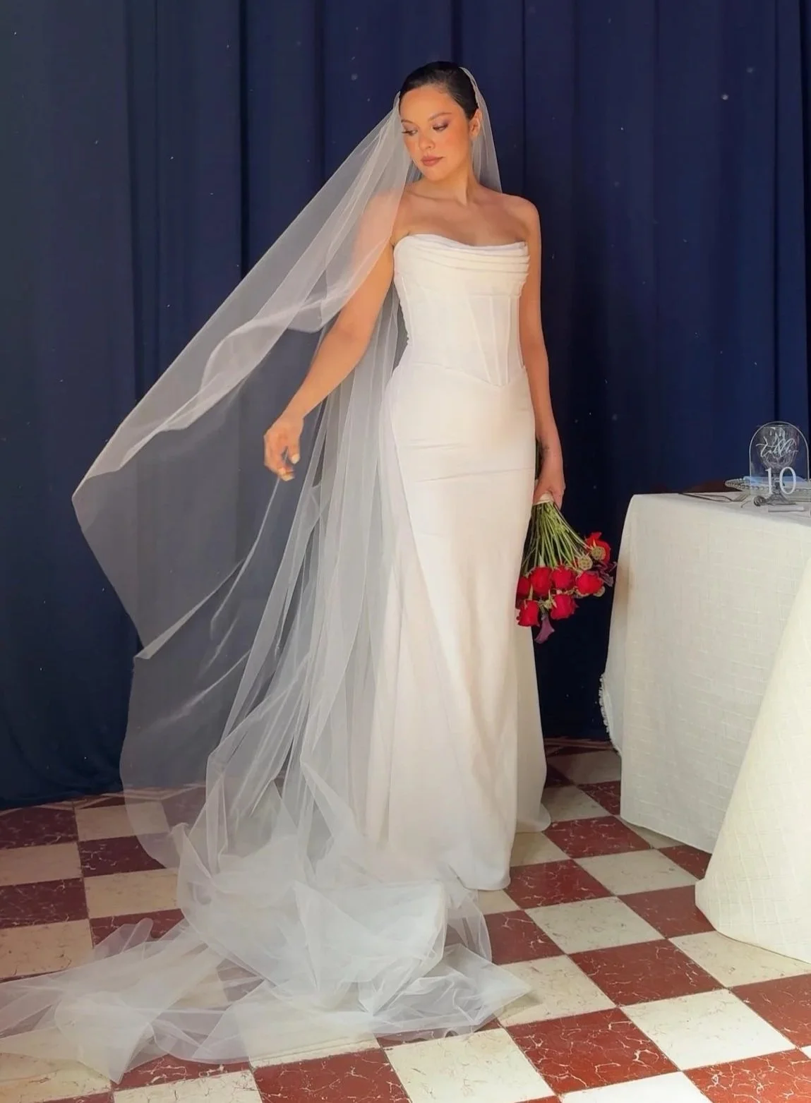 Single tier tul liso ESCAROLEADO