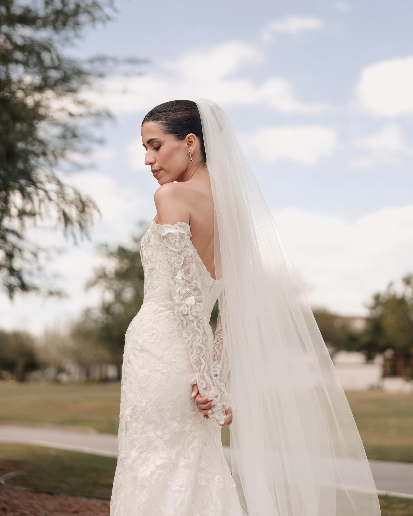 Daniela in our Cathedral Single tier / Tul Seda / Ivory wedding veil
.
Hair @jaelsalomonhair
Photo @yazminfelixfoto
Makeup @ianbrito.art