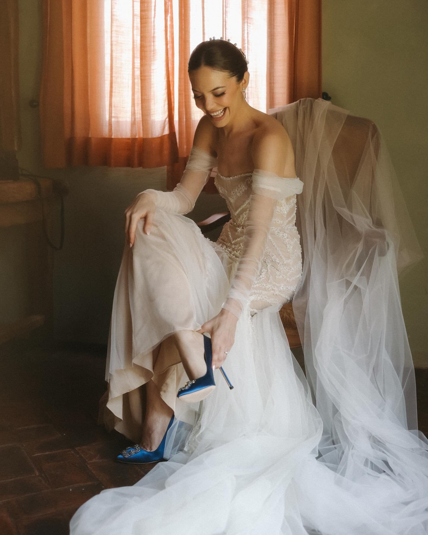 Daen in our Cathedral Escaroleado Single tier / Tul Seda / Ivory wedding veil
.
Hair @jaelsalomonhair 
Photo @ermphoto____ 
Makeup @ianbrito.art