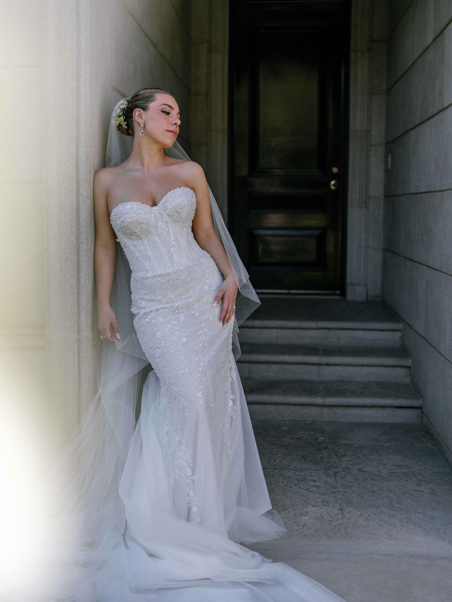 Natalia in our Drop veil / peineta incluida / Tul Seda / 75- 300 cm / Ivory / wedding veil
.
Foto&nbsp;@bluelens_photo