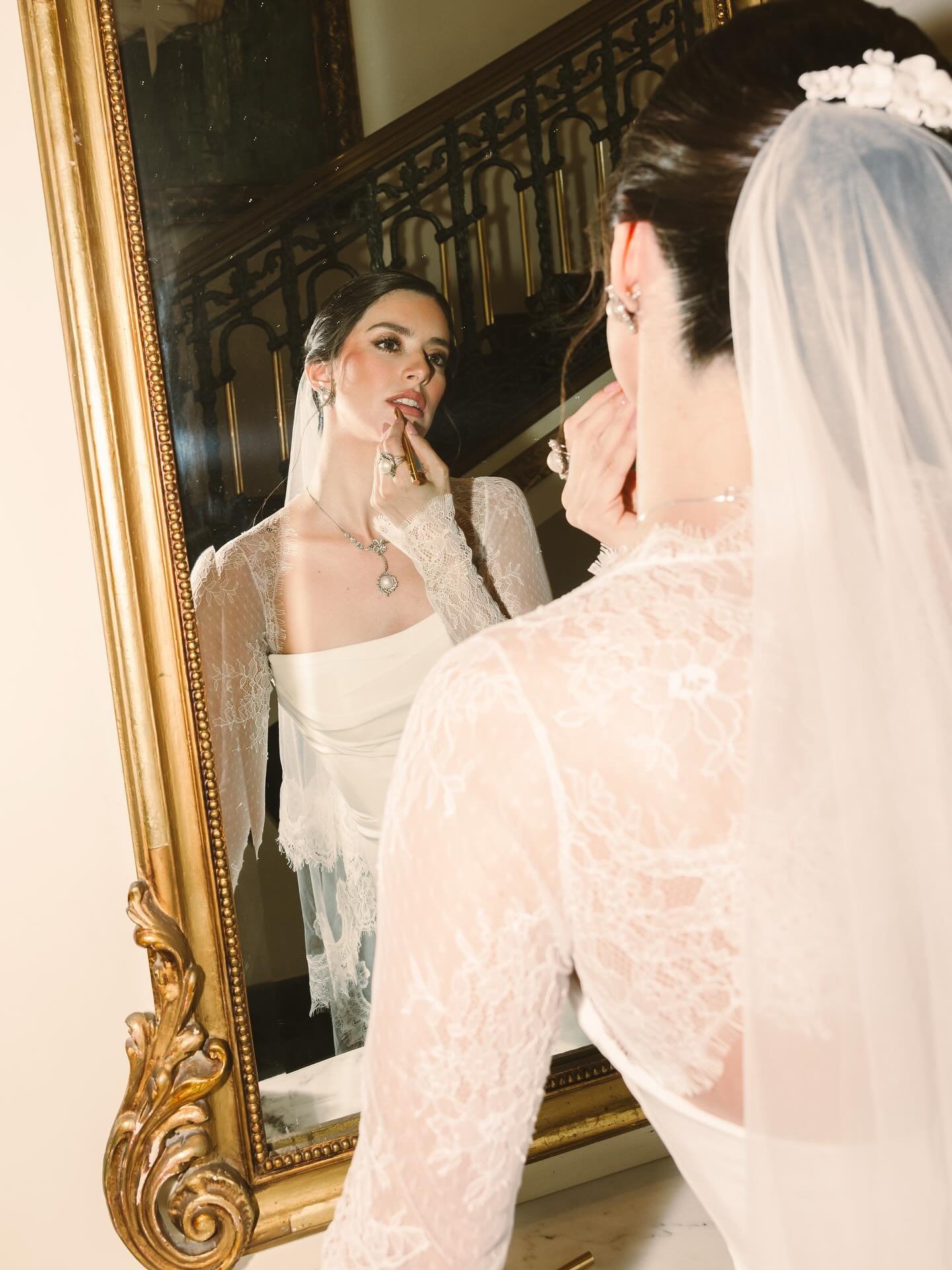 Argentina in our Lace edged Drop veil / Tul Seda / Ivory / wedding veil &amp; Bolero top. 
.
Foto @byemilianorm