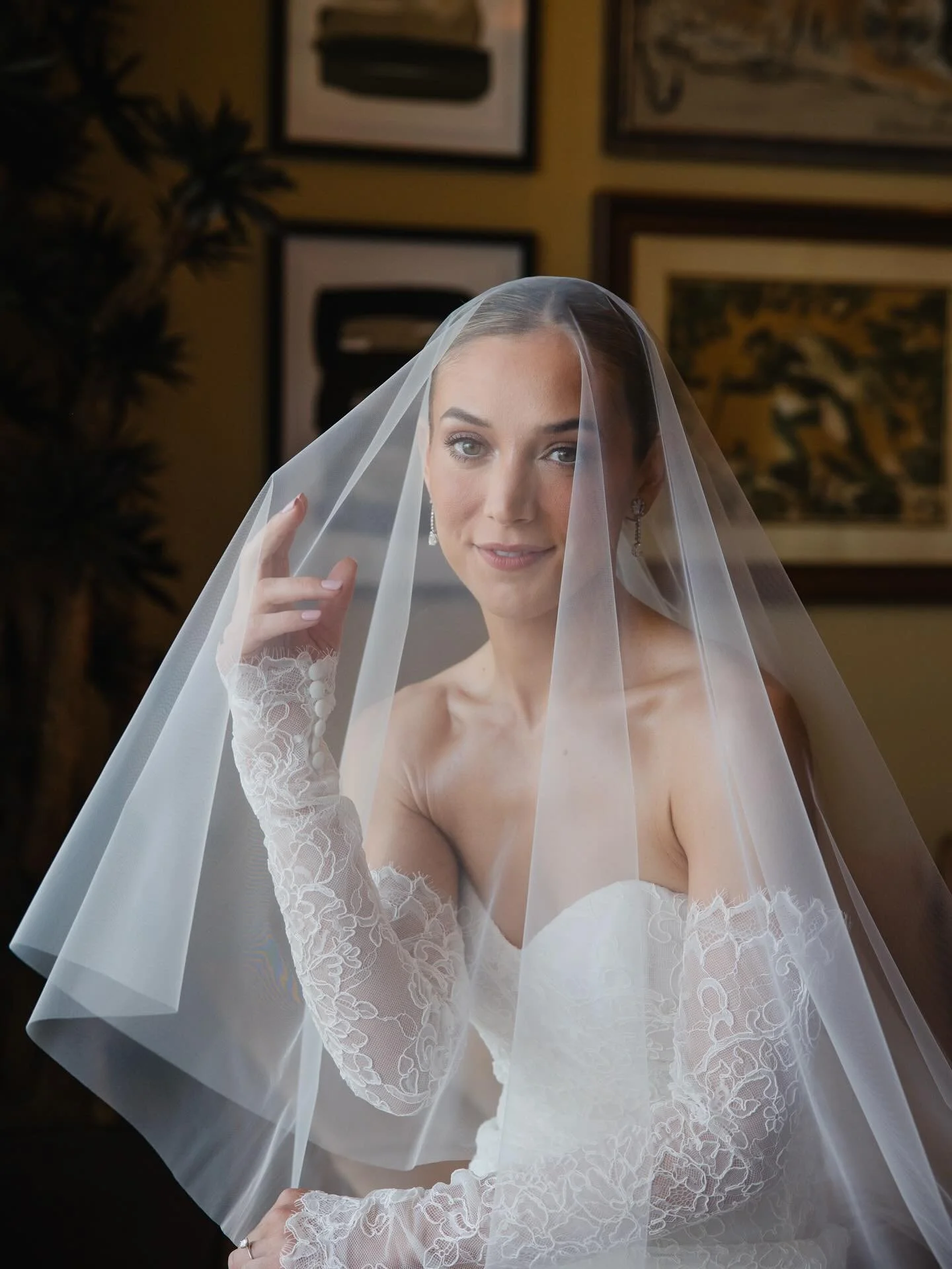 Alejandra in our Drop veil / Tulle Seda / Ivory wedding veil
.
Foto @conte.mx