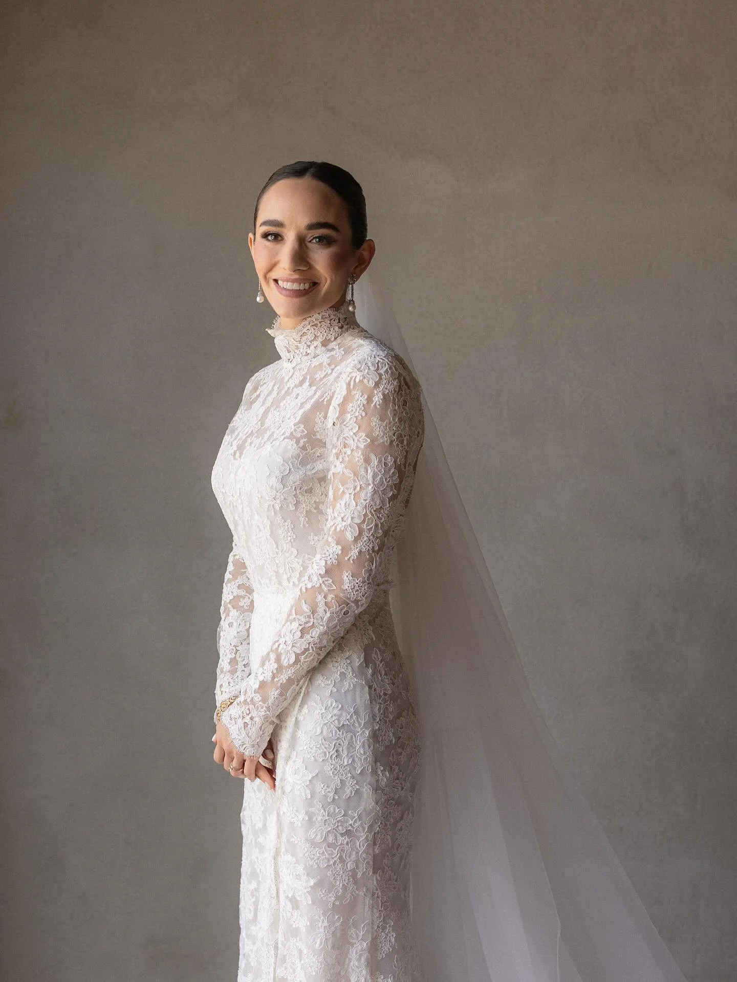Daniela in our Drop veil / Tulle Seda / Ivory wedding veil
.
Foto @sofiapollanophoto