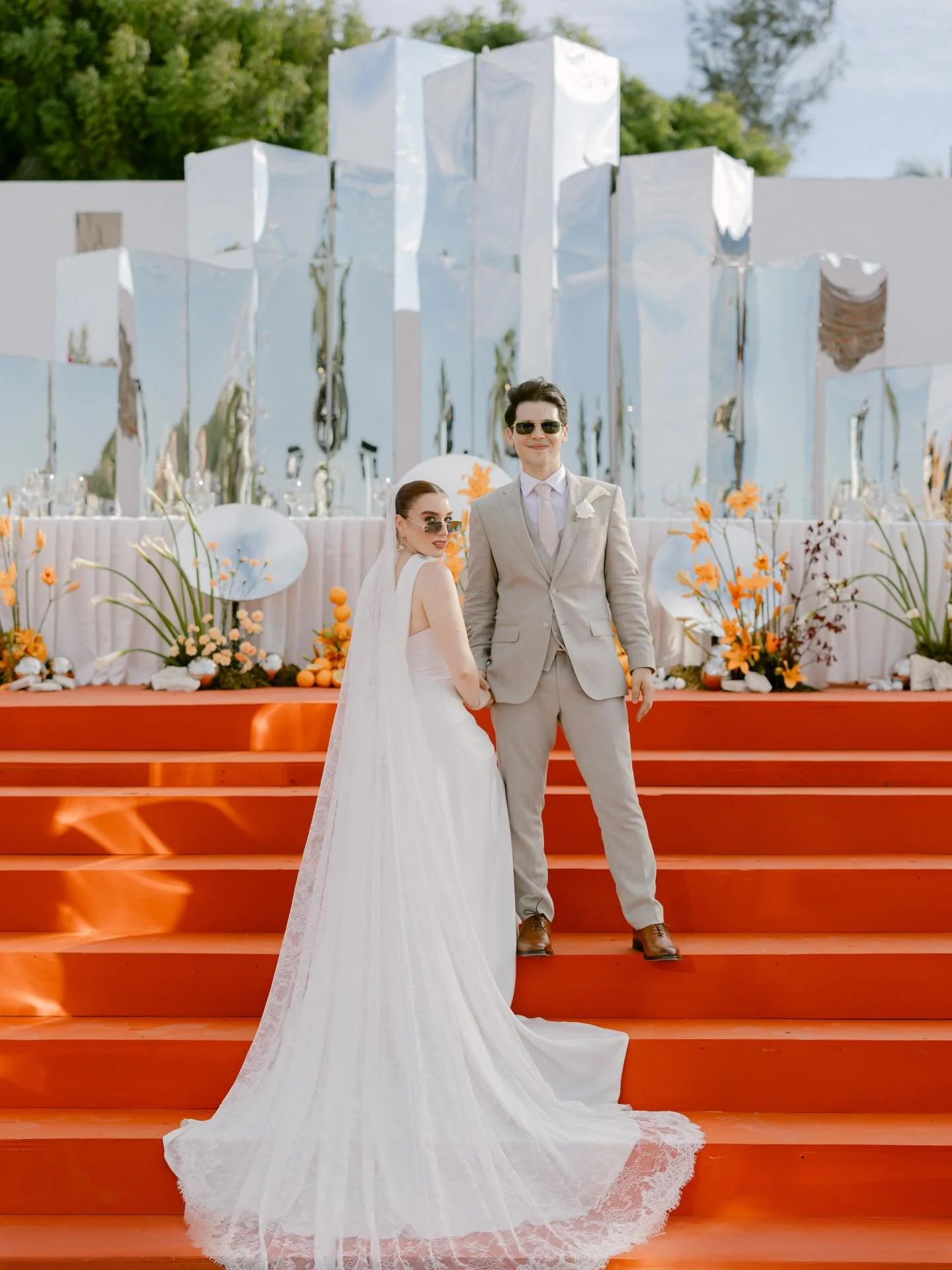 Lore in our Mantilla &ldquo;Antonella&rdquo; lace wedding veil
.
Foto @ivanylucrecia