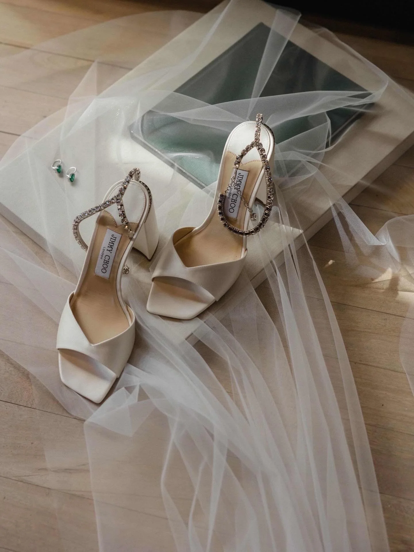 Lupita in our Cathedral Two tier / Tul Bon / Ivory wedding veil
.
Foto @conte.mx