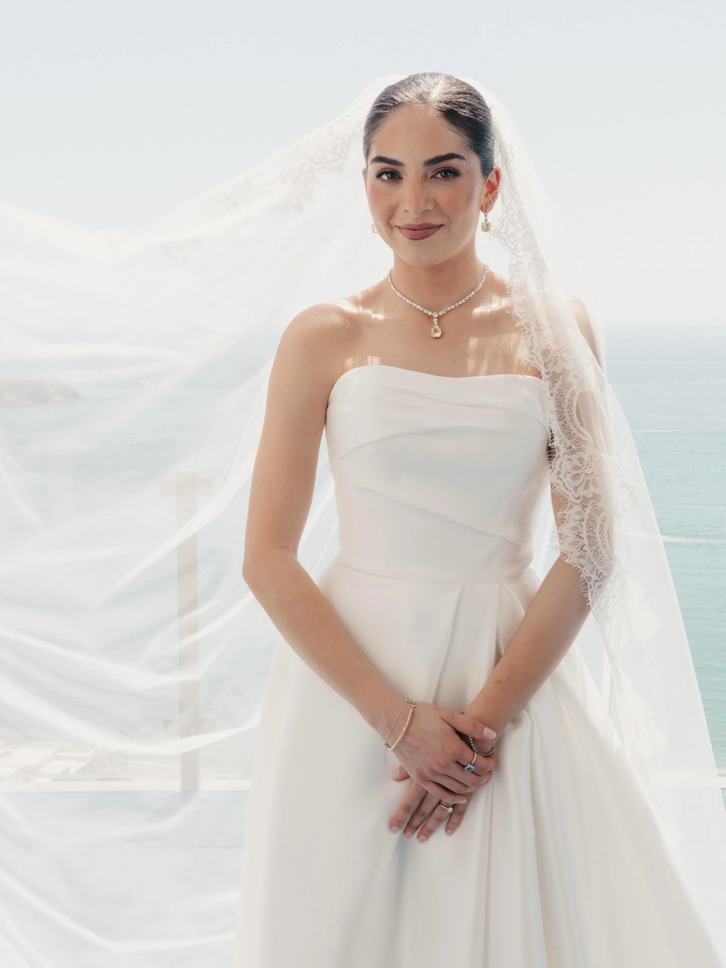 Ana in our Cathedral Lace edged / Single tier / Tul Liso / Ivory wedding veil
.
Foto&nbsp;@ricordi.mx