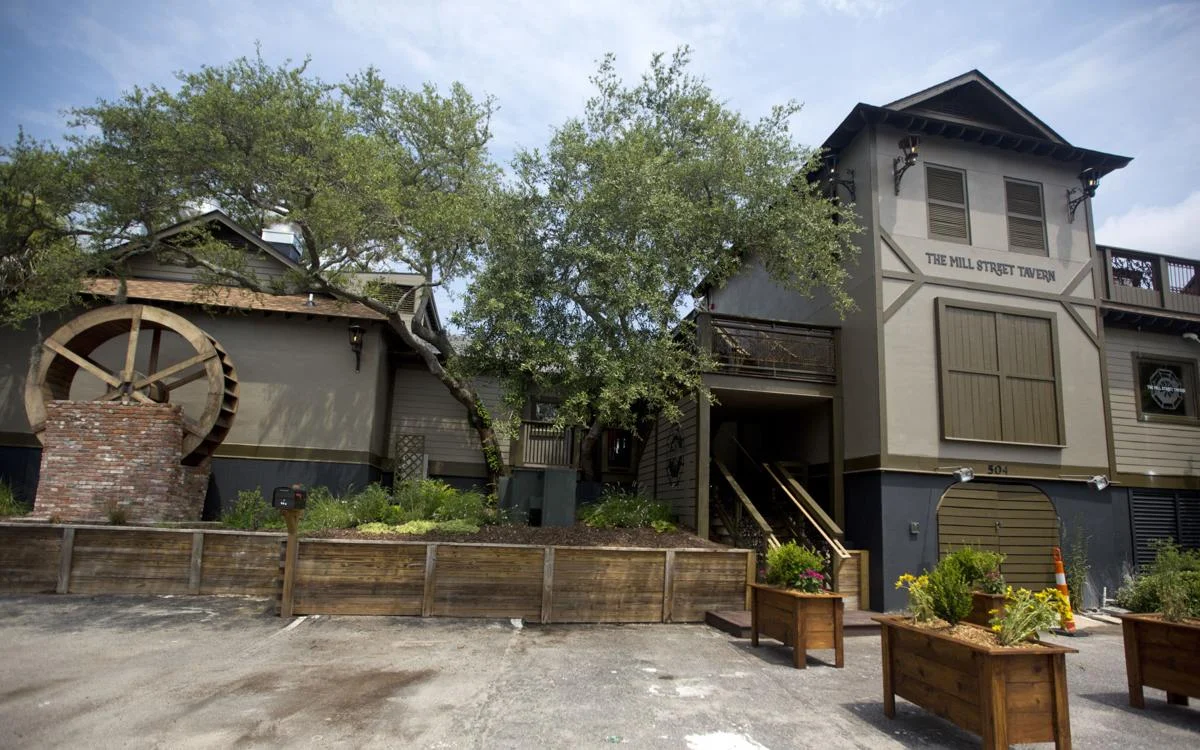 Everyone can enjoy this spot on historic Shem Creek including indoor dining options for your gathering or rooftop deck views of the picturesque setting!