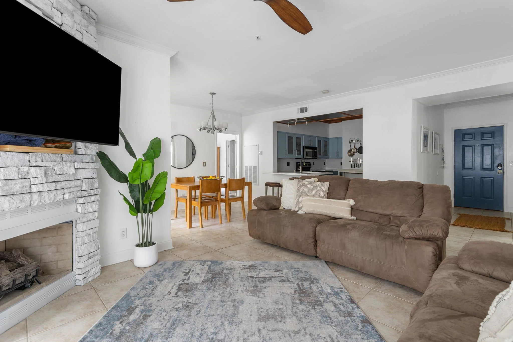 4-web-or-mls-Coastal Re Photo 700 Daniel Ellis Dr 8108-17.jpg