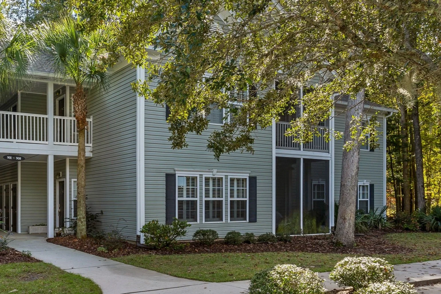SOLD! Grand Oaks Plantation: 904 W Marymont Lane