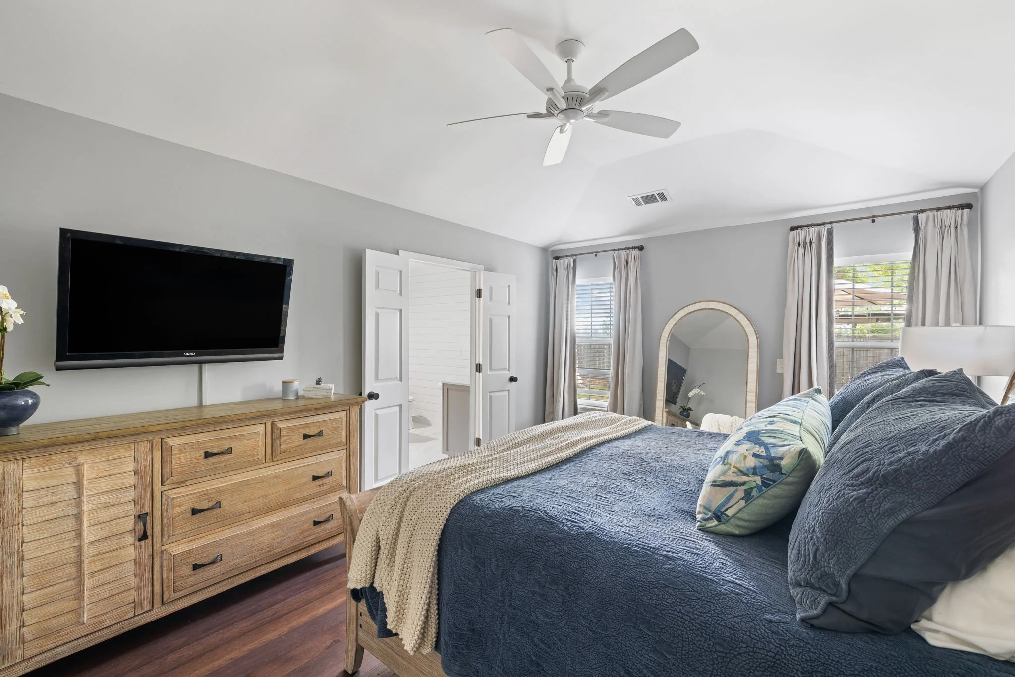 13-web-or-mls-2021 Arundel Pl- CoastalRePhoto-8.jpg