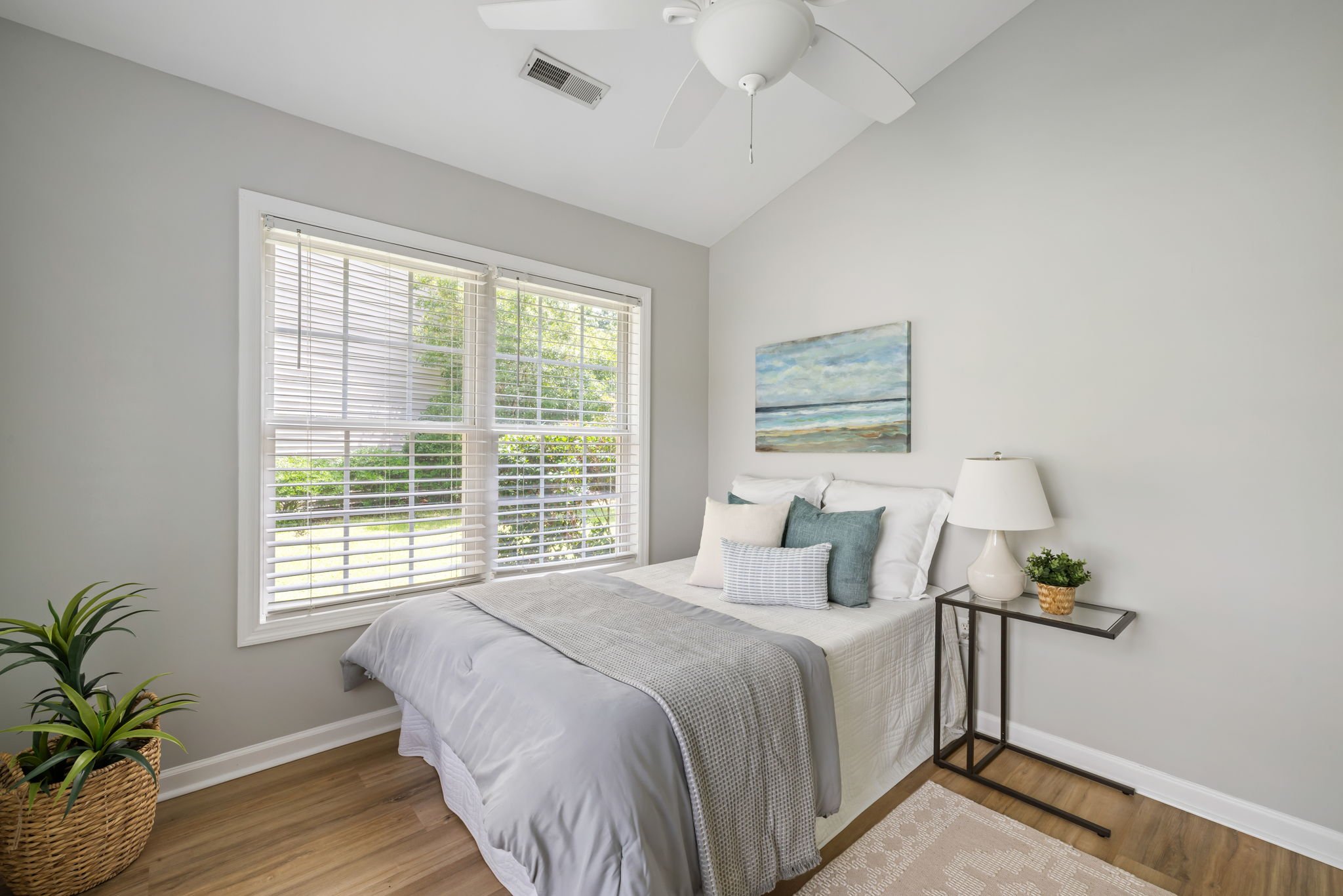 16-web-or-mls-1420 Wellesley Cir - Coastal RE Photo-5.jpg