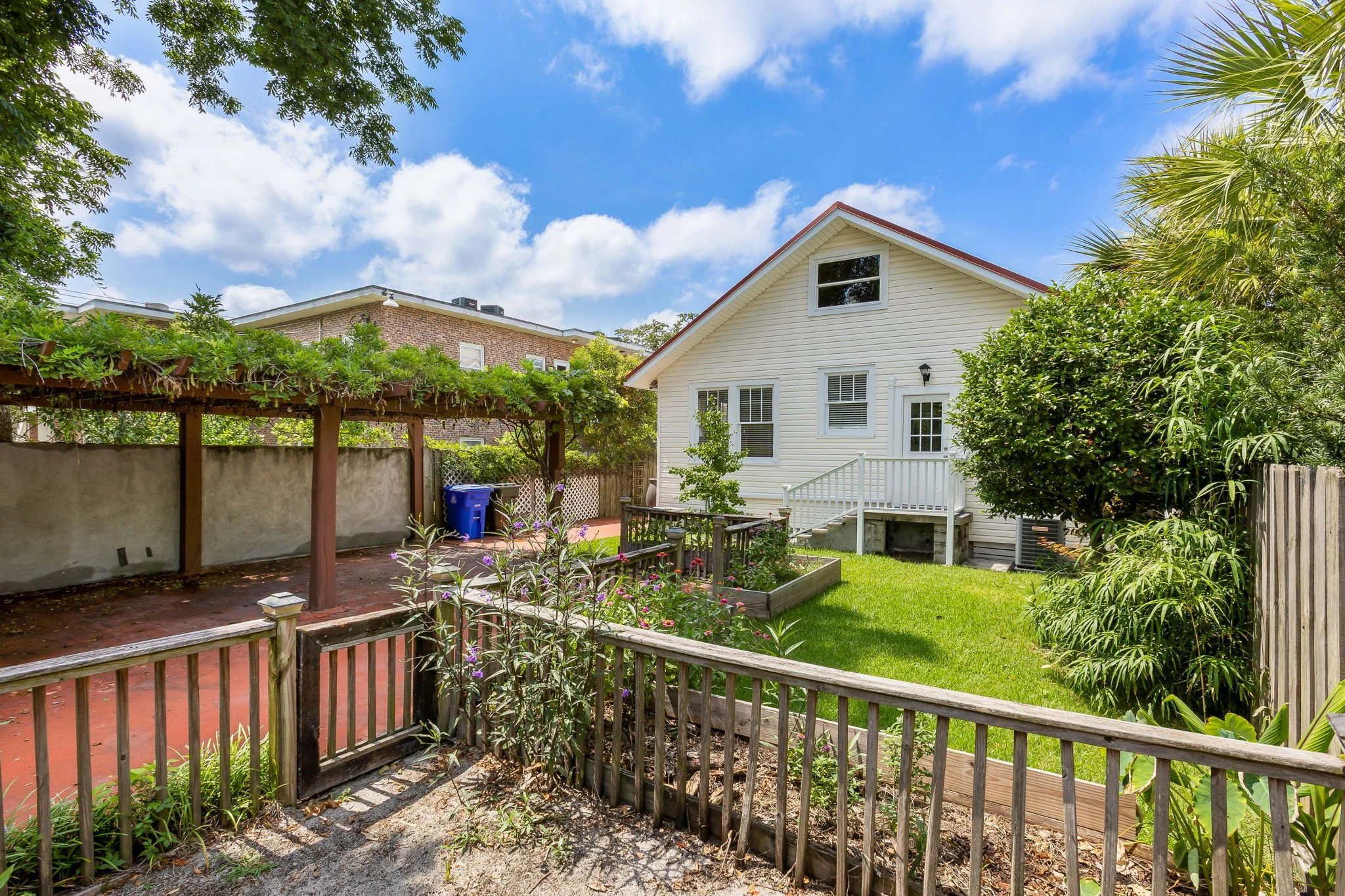 20-web-or-mls-67 Poplar St CoastalRE-3.jpg